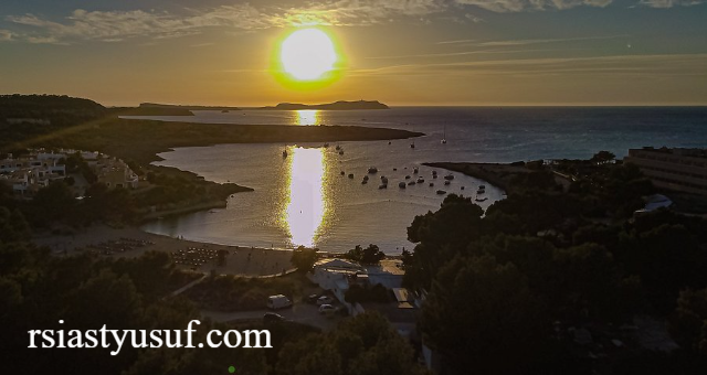 Menikmati Sunset di Ibiza Spanyol